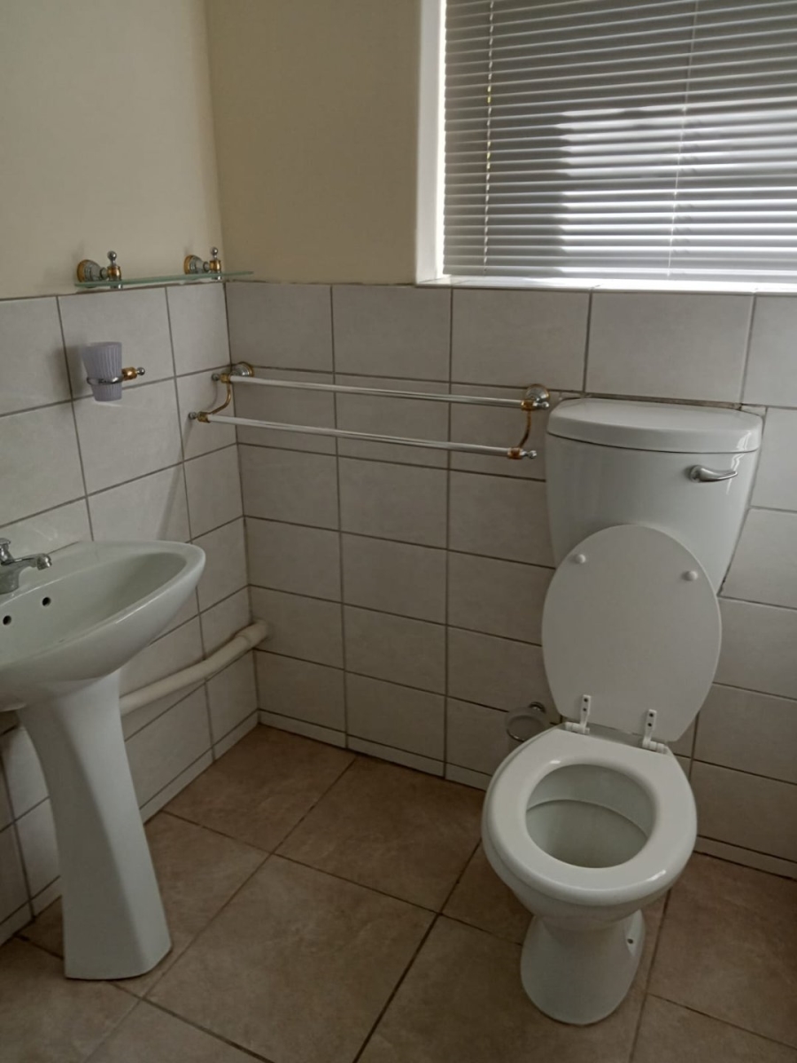 To Let 3 Bedroom Property for Rent in Denneoord Western Cape